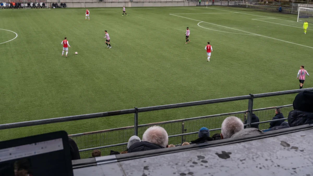 AZ jagas av Feyenoord inför toppmötet i Rotterdam
